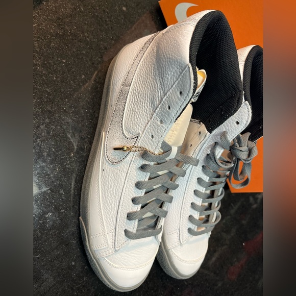 Sz 11 NIKE BLAZER MID '77 SE 50 YEARS OF HIP HOP CASUAL SHOES - Picture 8 of 11